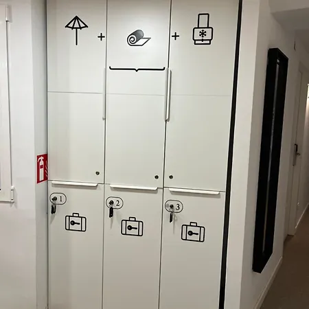 Hola אכסניה *